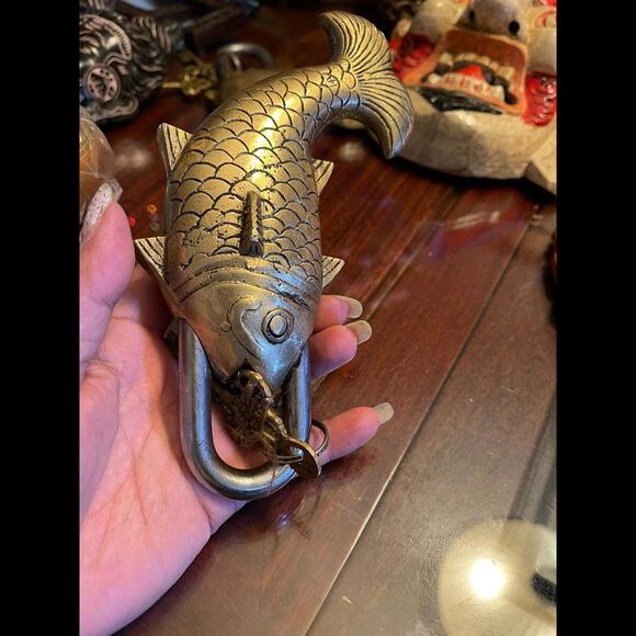 Handcrafted Brass Fish Padlock with Keys - Picture 6 of 12